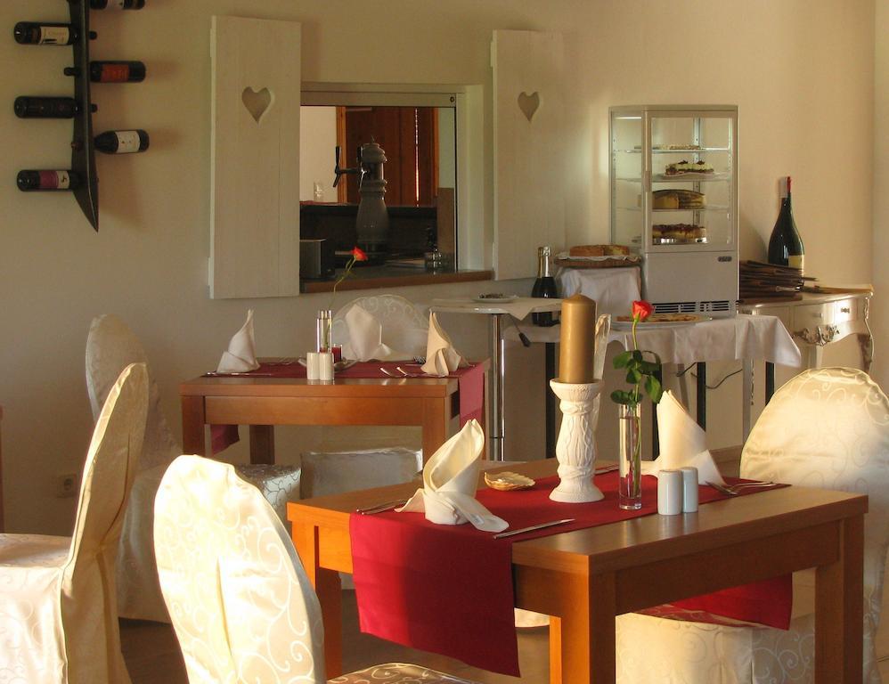 Pension Am Radweg & Ristorante Juani Wriezen Exteriör bild