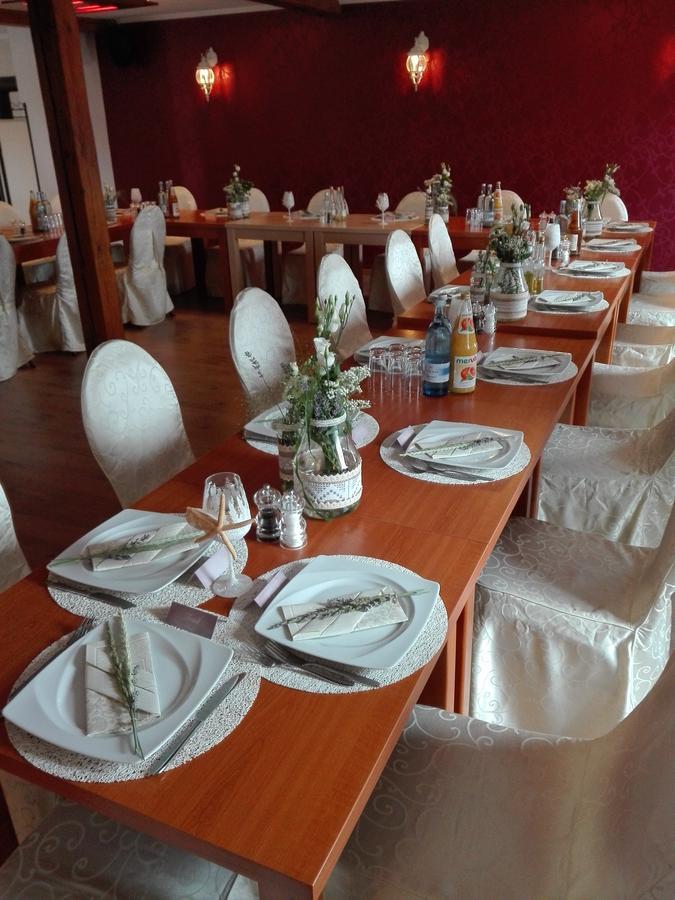 Pension Am Radweg & Ristorante Juani Wriezen Exteriör bild