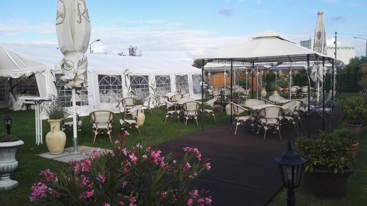 Pension Am Radweg & Ristorante Juani Wriezen Exteriör bild
